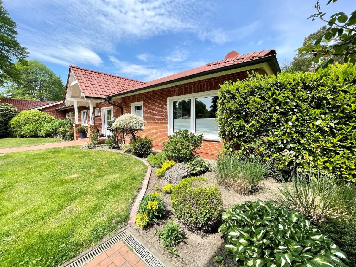 Landhaus Am Wald Mit Garten Mit 1 Schlafnische Und 1 Schlafzimmer Aurich Exteriör bild
