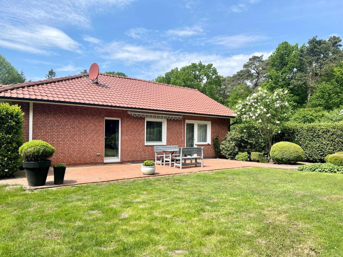 Landhaus Am Wald Mit Garten Mit 1 Schlafnische Und 1 Schlafzimmer Aurich Exteriör bild