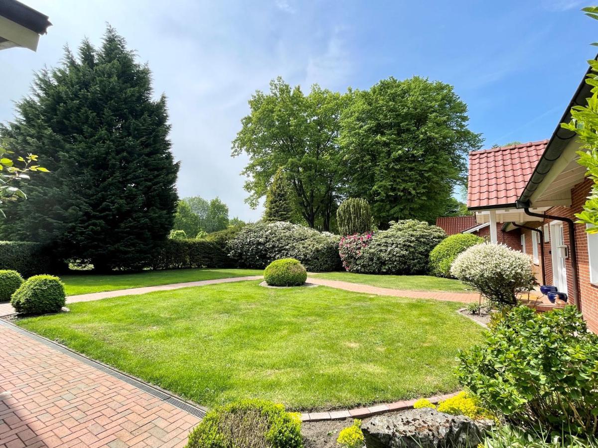 Landhaus Am Wald Mit Garten Mit 1 Schlafnische Und 1 Schlafzimmer Aurich Exteriör bild