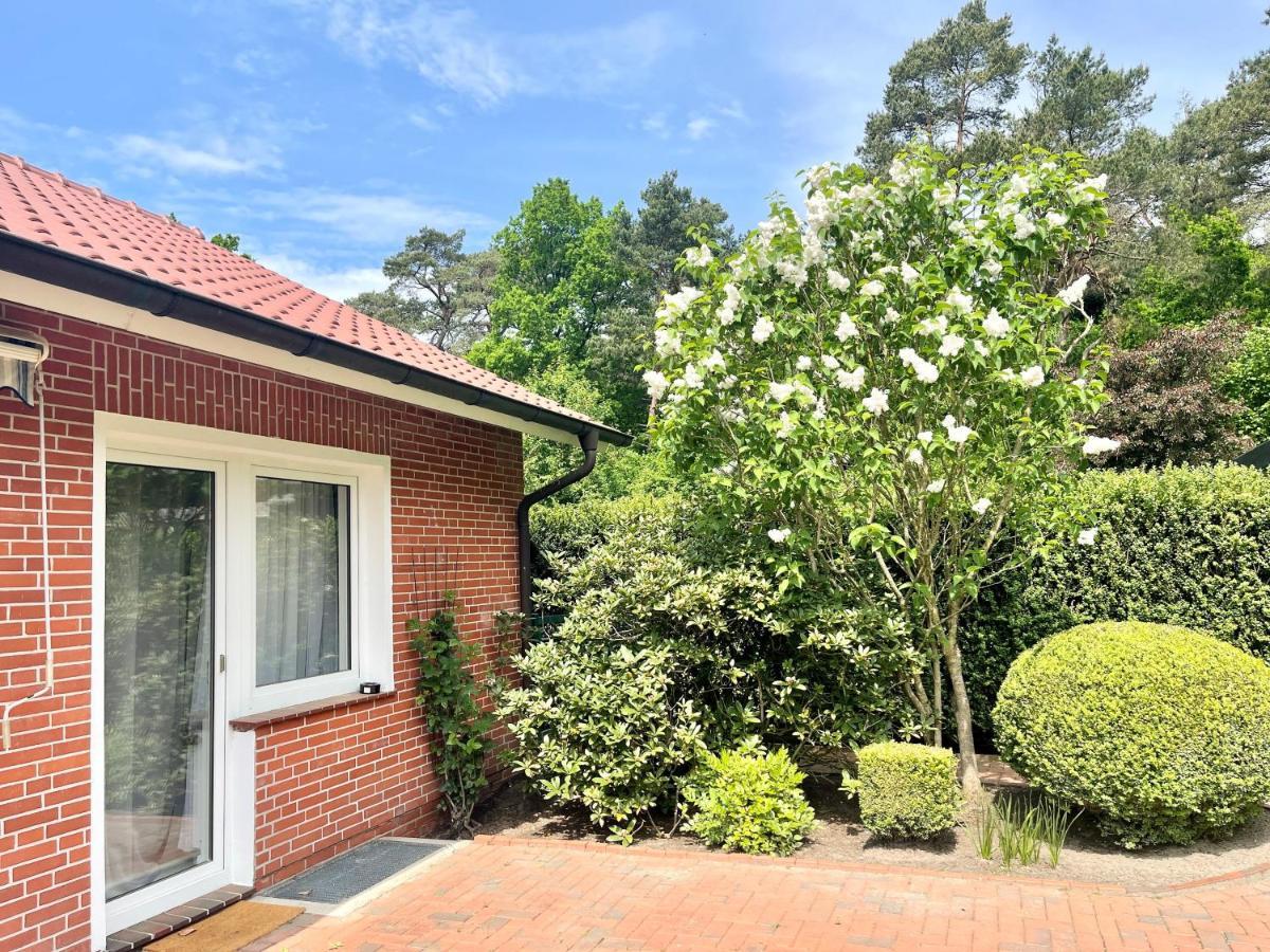 Landhaus Am Wald Mit Garten Mit 1 Schlafnische Und 1 Schlafzimmer Aurich Exteriör bild