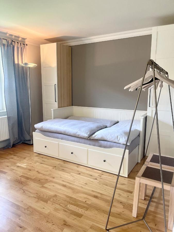 Landhaus Am Wald Mit Garten Mit 1 Schlafnische Und 1 Schlafzimmer Aurich Exteriör bild