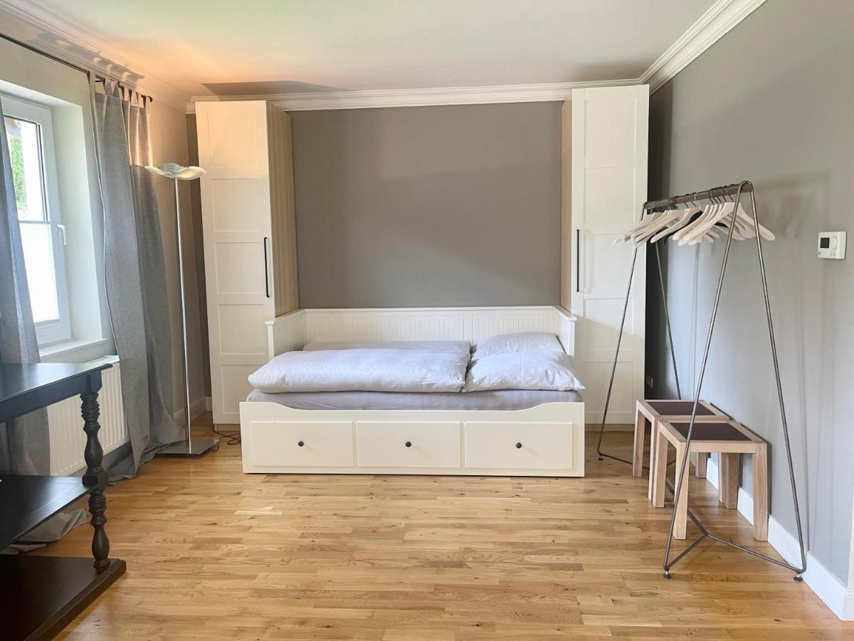 Landhaus Am Wald Mit Garten Mit 1 Schlafnische Und 1 Schlafzimmer Aurich Exteriör bild