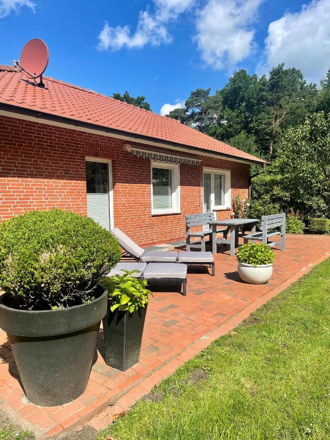 Landhaus Am Wald Mit Garten Mit 1 Schlafnische Und 1 Schlafzimmer Aurich Exteriör bild